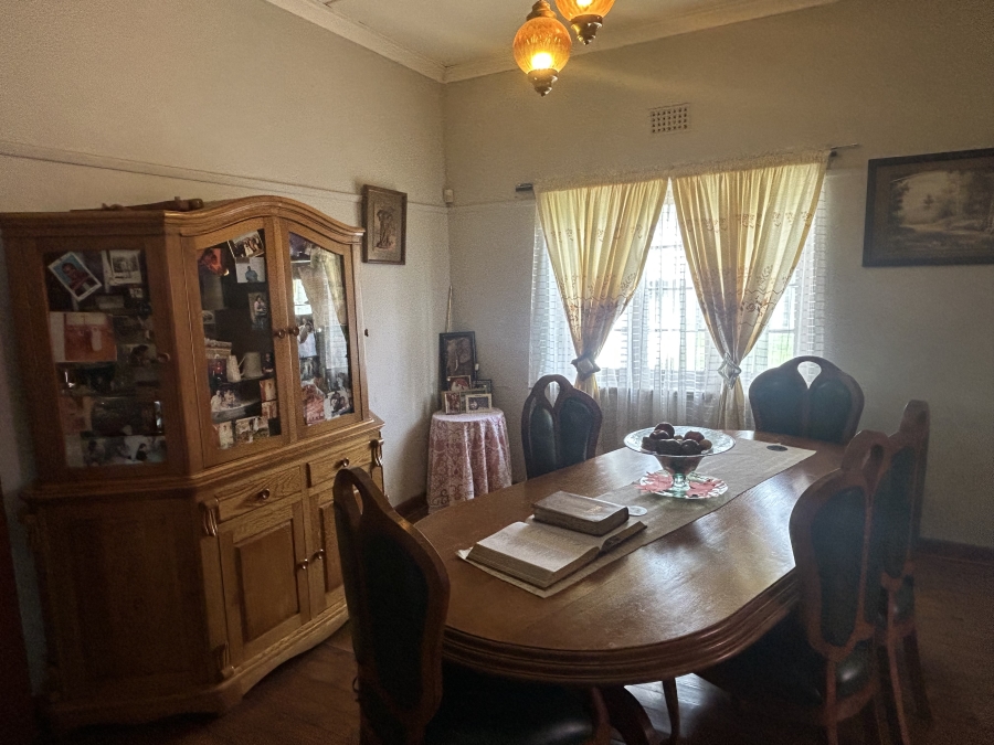 6 Bedroom Property for Sale in Uitsig Western Cape